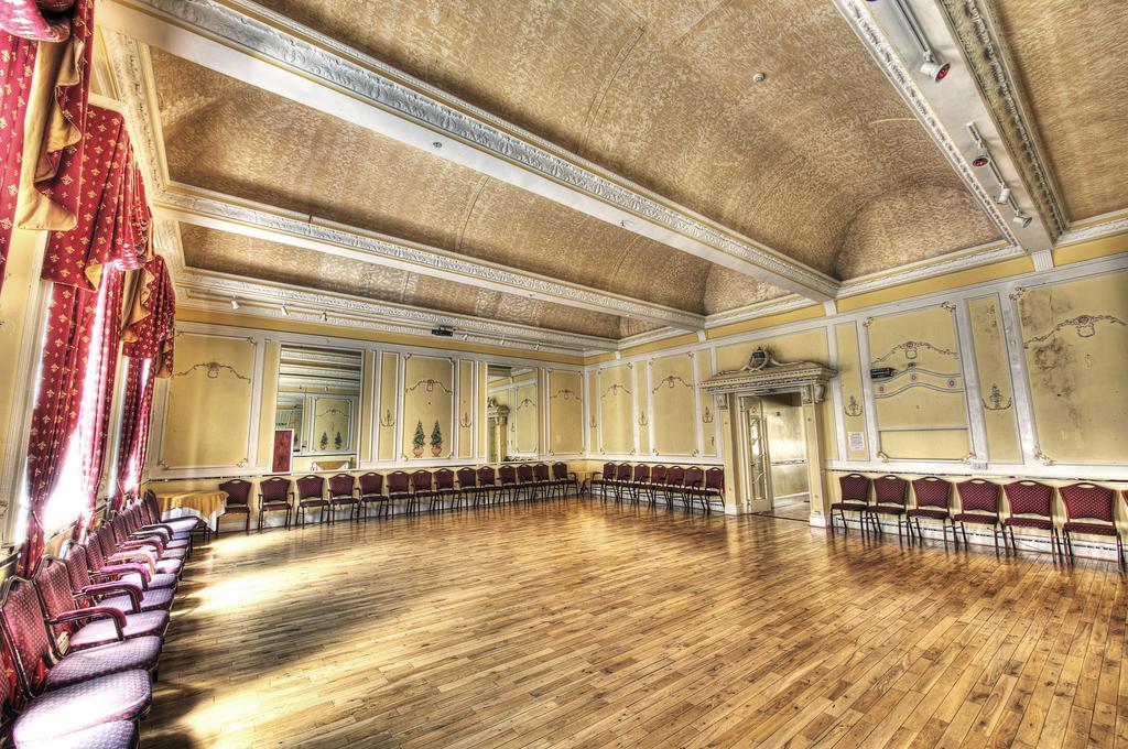 Albany Lions Hotel Истбурн Экстерьер фото